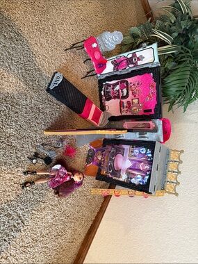 Ever After High Briar Beauty book doll playset